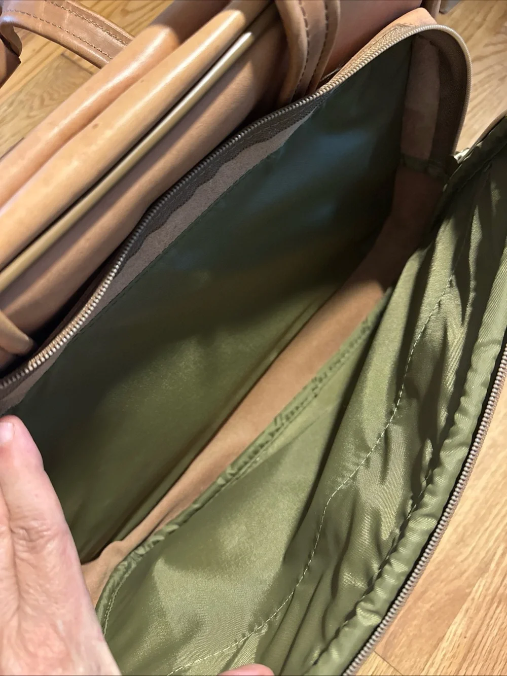 Hartmann Classic Tan Leather Messenger Bag for Men